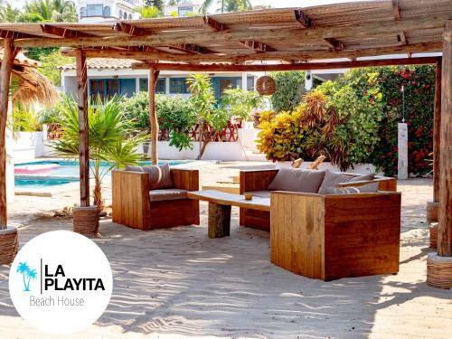Hostal La Playita Beach House