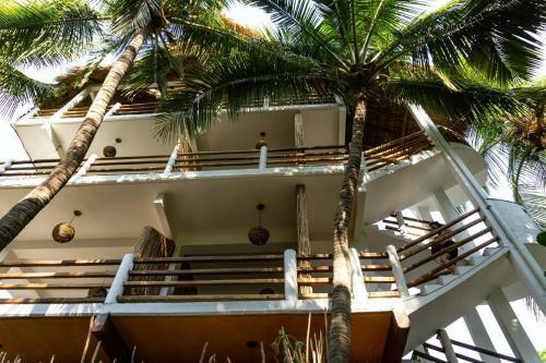 Hostal Bikini Beach House