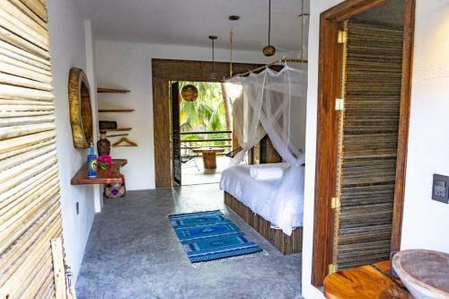 Hostal Bikini Beach House
