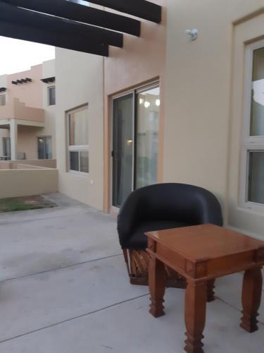 La Casa Del Port�n Negro Cu
