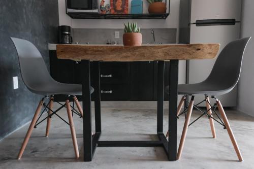 Gallo Azul, Downtown Loft Style Apartment