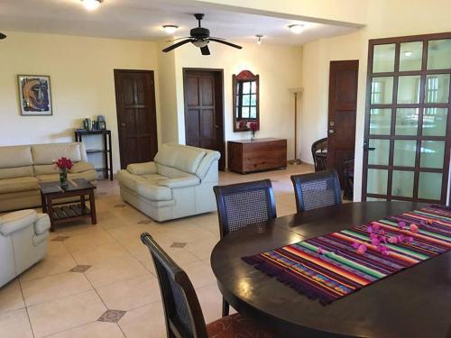 Lge Privat Villa / 13 Bed Sizes