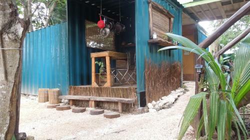 Containme Eco Chic Hotel