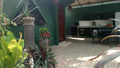 Hostal Casitas El Escondite Playa La Ropa
