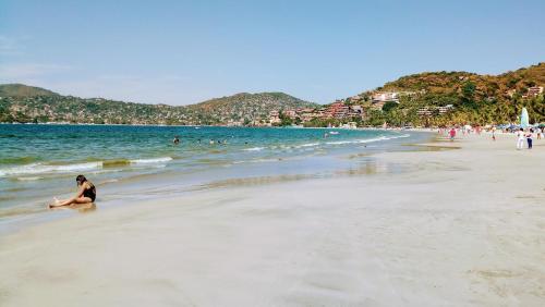 Hostal Casitas El Escondite Playa La Ropa