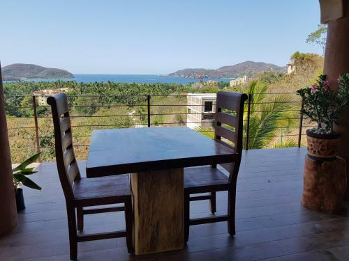 Casa Arcoiris Zihuatanejo B&B