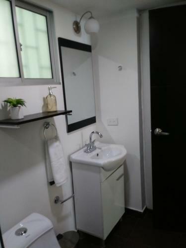 Cozy Private Room & Bath