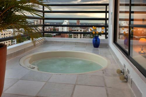 Hotel Travelers Suites Juanamb�