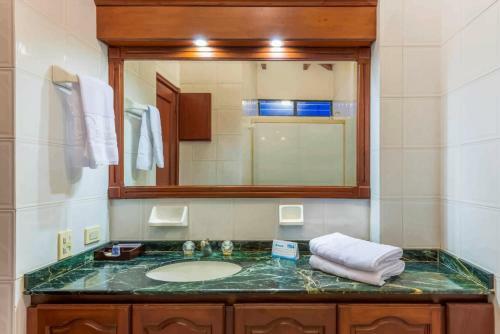 Hotel Travelers Suites Juanamb�