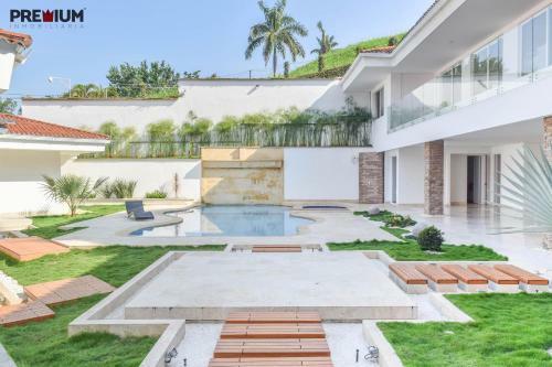 Lovely House At A Prestigious Neighbourhood