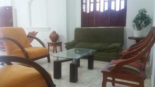 Hostal Emeraua Hospedaje