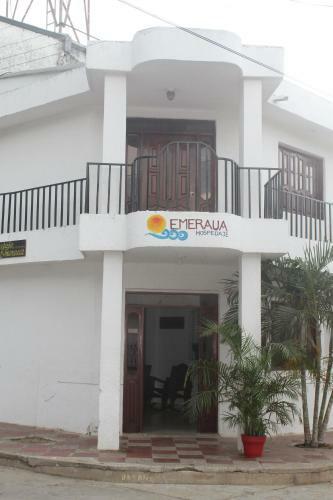 Hostal Emeraua Hospedaje