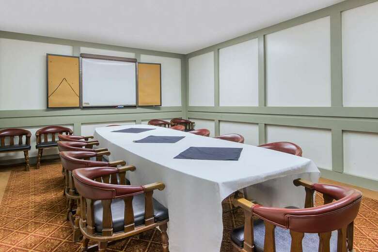 Hotel Howard Johnson - Kitchener Conestoga