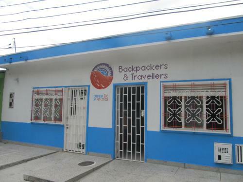 Albergue Hostal Backpackers And Travellers