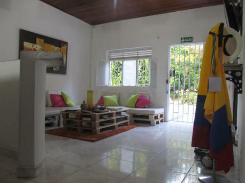Albergue Hostal Backpackers And Travellers