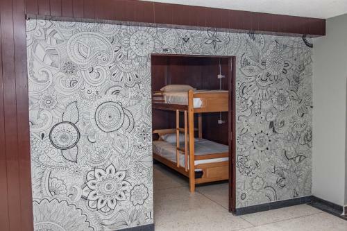 Hostal Les Balcons Hostel