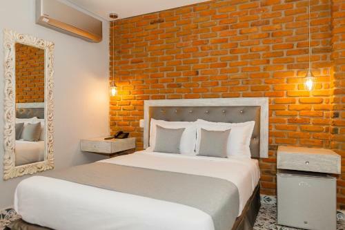 Adaz Hotel