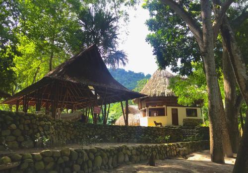 Hostal Zendukua Ecolodge - Manantial River