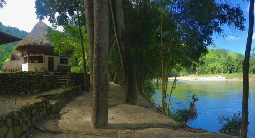 Hostal Zendukua Ecolodge - Manantial River