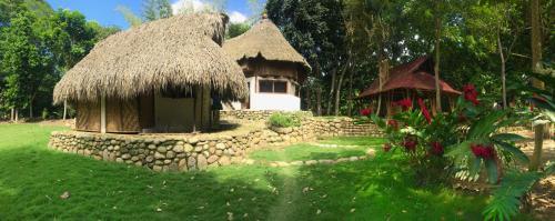 Hostal Zendukua Ecolodge - Manantial River