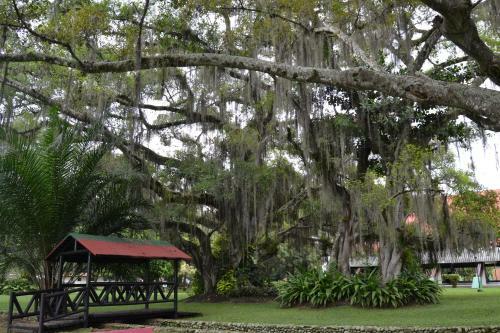 Hotel Lake House Resort