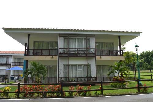Hotel Lake House Resort