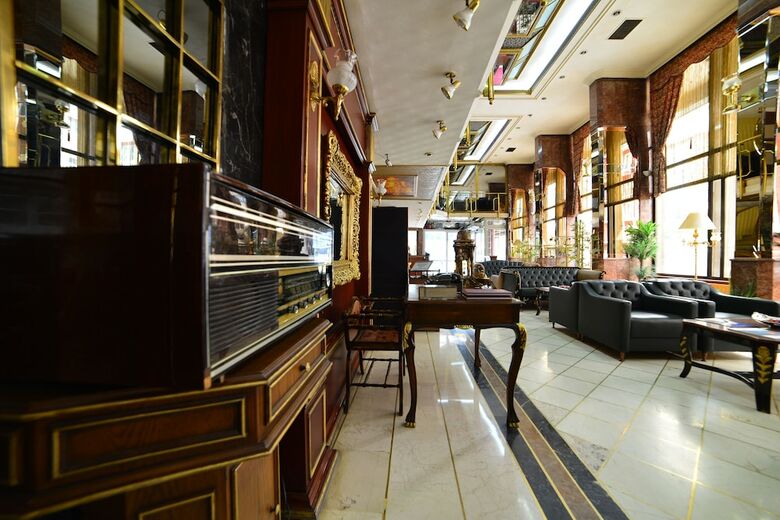 Royal Carine Hotel
