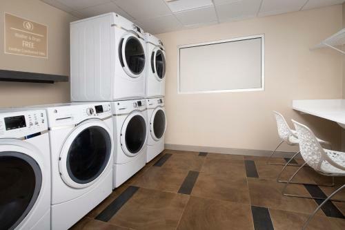 Hotel Candlewood Suites Alexandria West