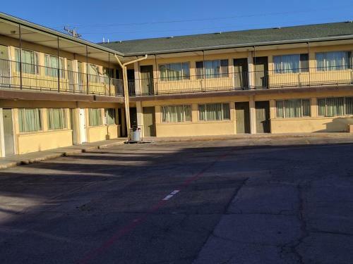 Hotel Budget Inn & Suites
