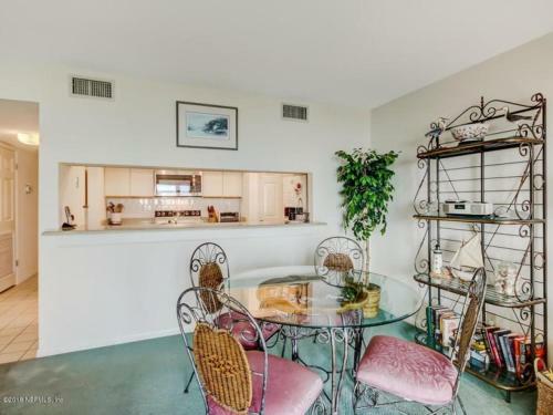 Apartamento Beachfront Condo #125239