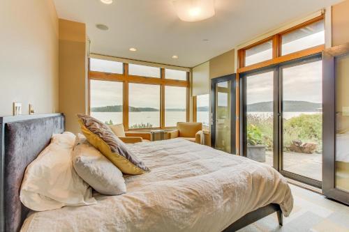 Fidalgo Island Waterfront Stunner
