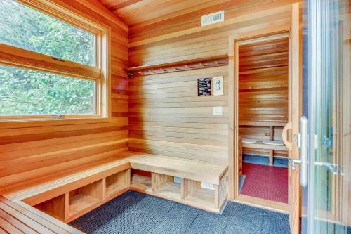 Fidalgo Island Waterfront Stunner