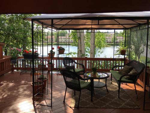 Reflection Lake Bed And Breakfast