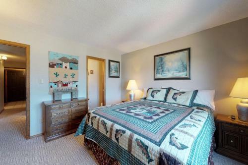Apartamento Gold Creek Condo 202