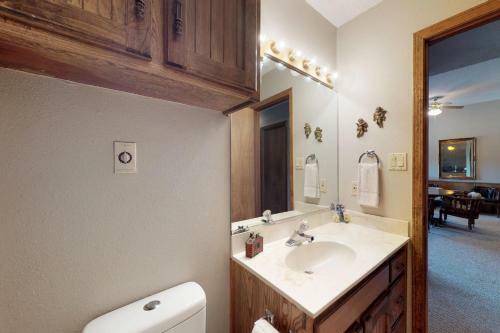 Apartamento Gold Creek Condo 202