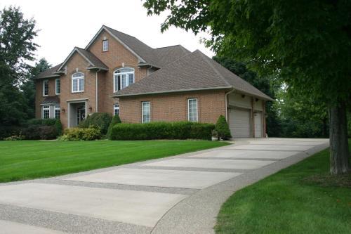 Large Home Minutes From The Stadium