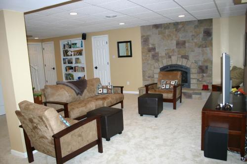 Large Home Minutes From The Stadium