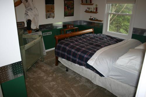 Large Home Minutes From The Stadium