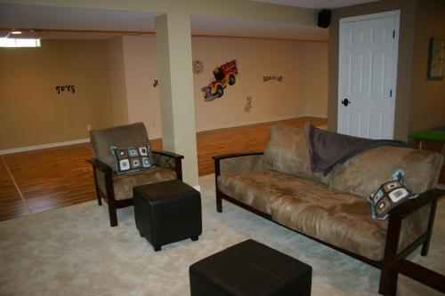 Large Home Minutes From The Stadium