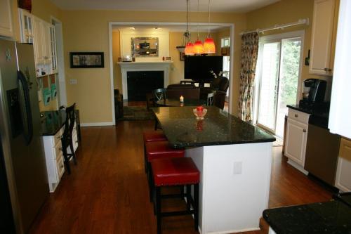 Large Home Minutes From The Stadium