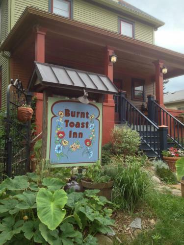 Bed & Breakfast Burnt Toast Inn