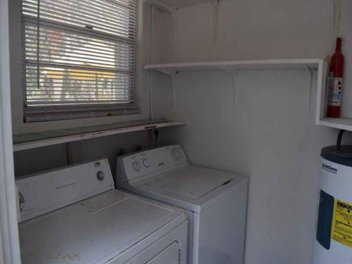 Blue Dolphin Inn - Ibis Townhouse