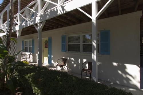 Blue Dolphin Inn - Ibis Townhouse