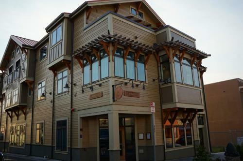 South Plaza Loft ? Views Of Arcata From Private Balcony