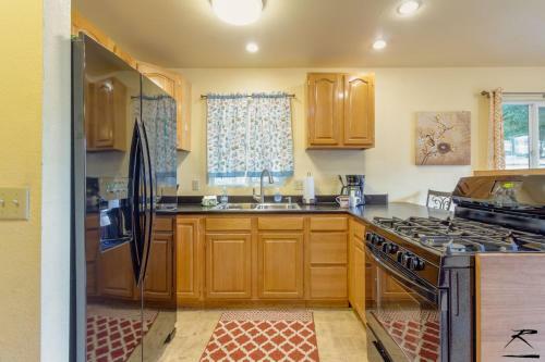 Little Blue House - Cute, Cozy, Minutes From Downtown Arcata