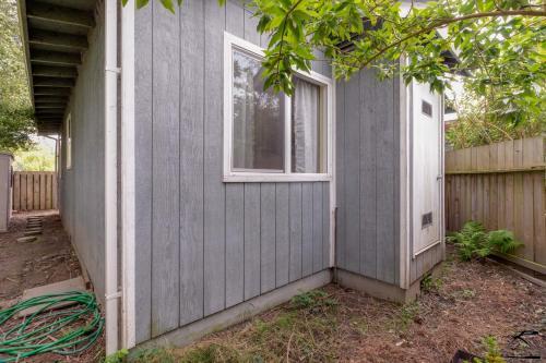 Little Blue House - Cute, Cozy, Minutes From Downtown Arcata