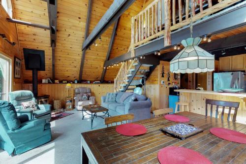 Stiles Mountain Hideaway