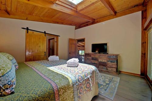 Magnolia Mountain Home