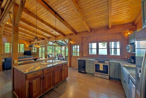 Magnolia Mountain Home