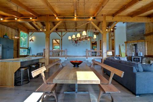 Magnolia Mountain Home